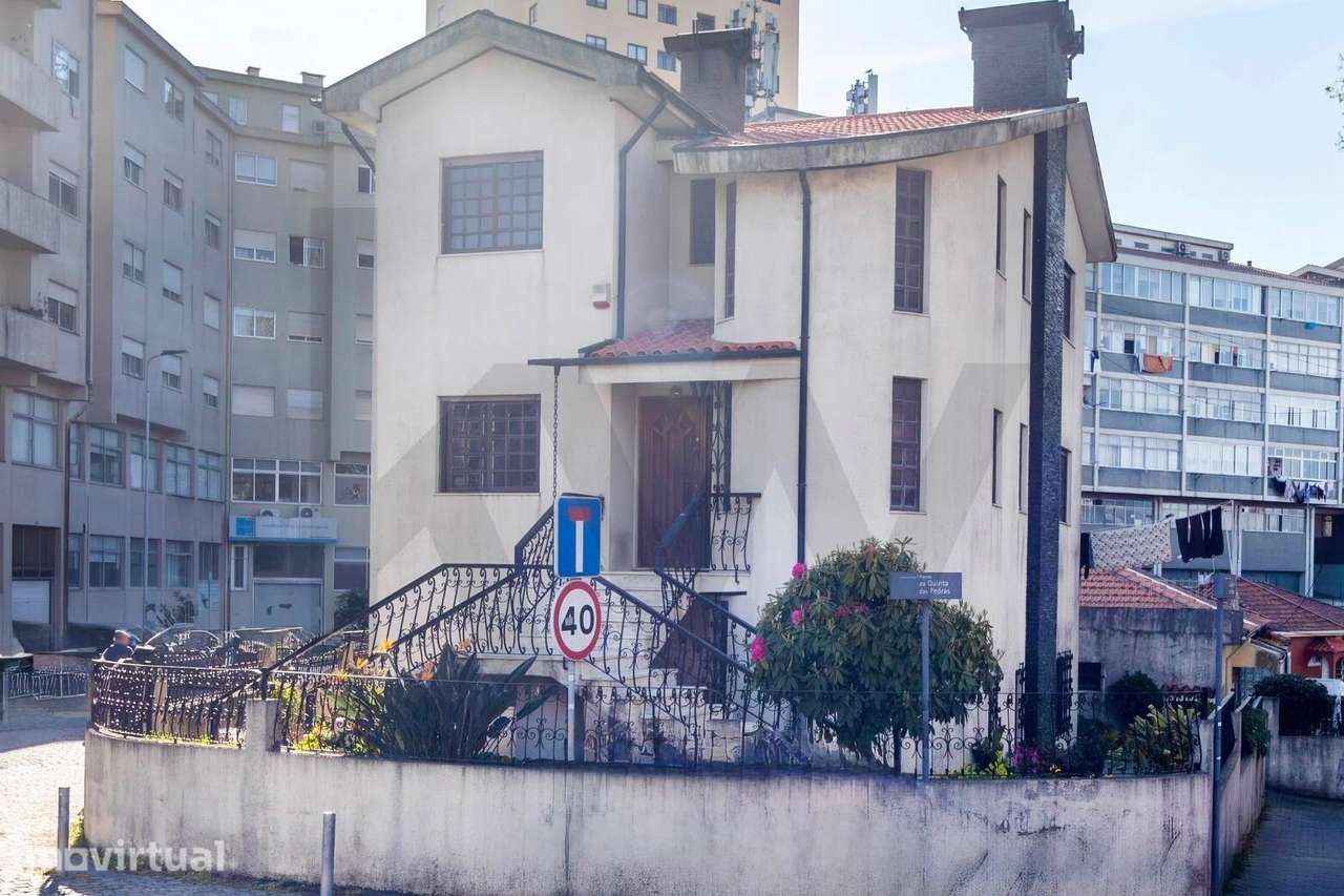 MORADIA T3 DE EXCEÇÃO NA RUA QUINTA DAS PEDRAS, MAFAMUDE, VILA NOVA DE - Grande imagem: 3/37