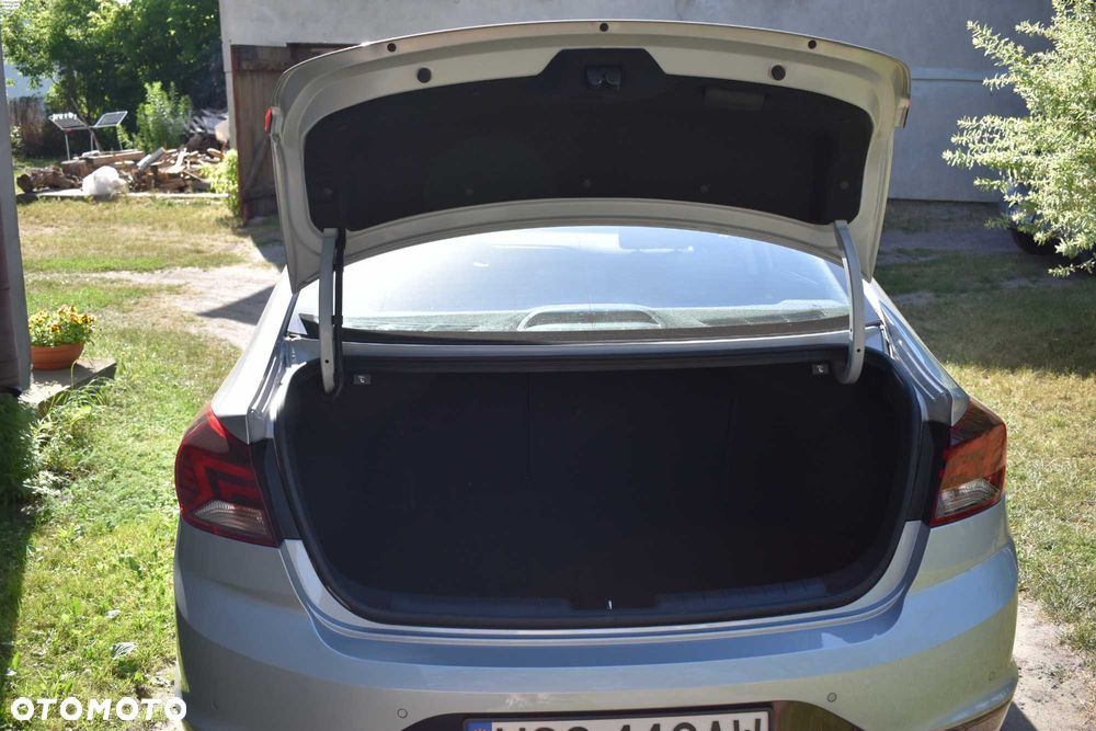 Hyundai Elantra - 2