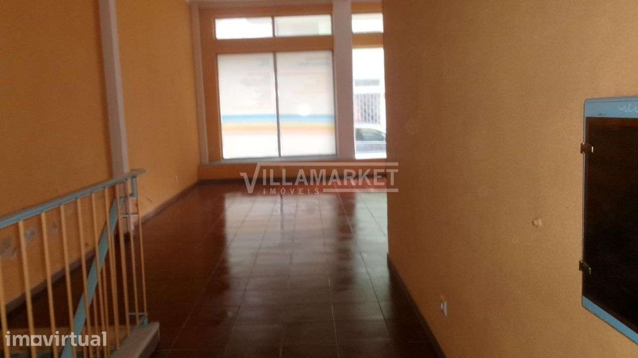 Loja da banca com 69 m2 + 1 arrecadação com 88 m2 situada na Baixa da - Grande imagem: 4/9