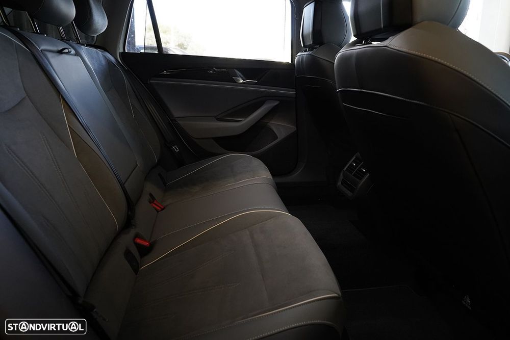 VW Passat Variant 2.0 TDi Business DSG - 20