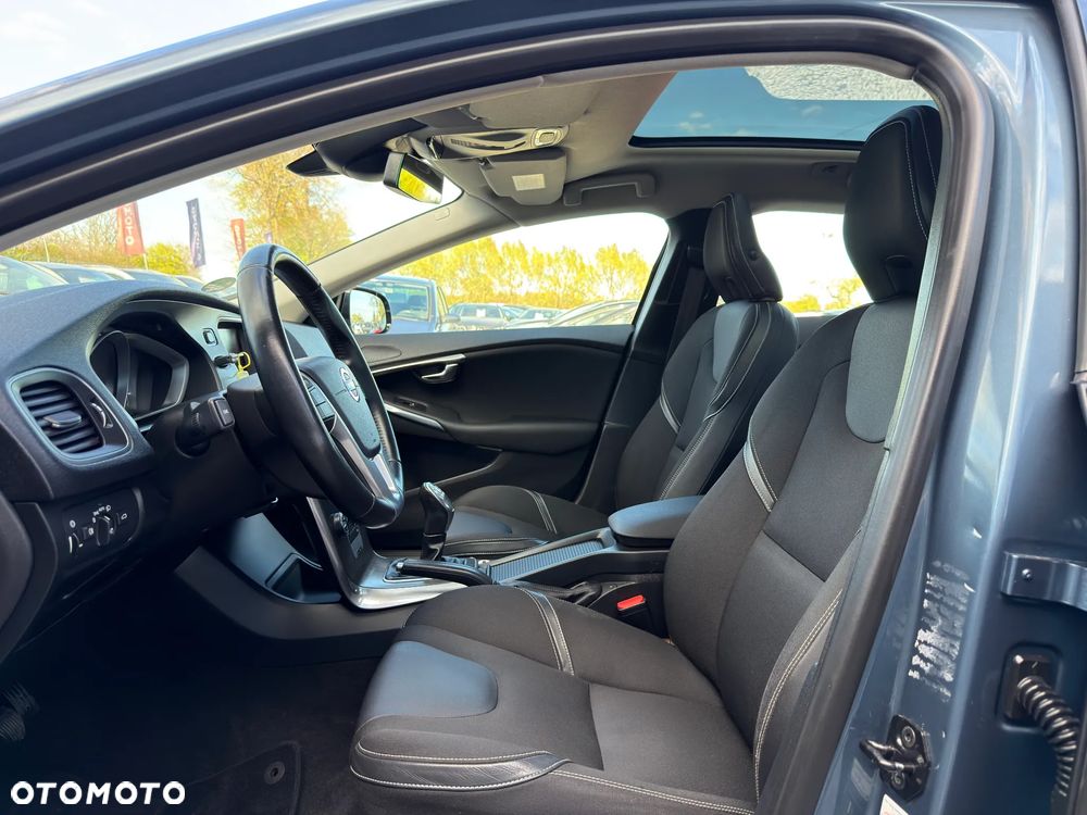 Volvo V40 D2 R-Design Momentum - 24