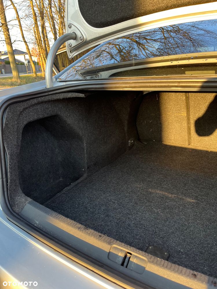 Volkswagen Passat 2.0 TDI Trendline - 23