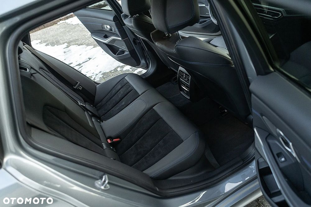 BMW Seria 3 318d Edition M Sport Shadow - 24