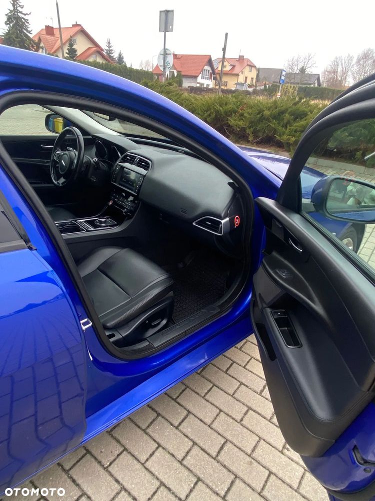 Jaguar XE 25t Prestige - 5