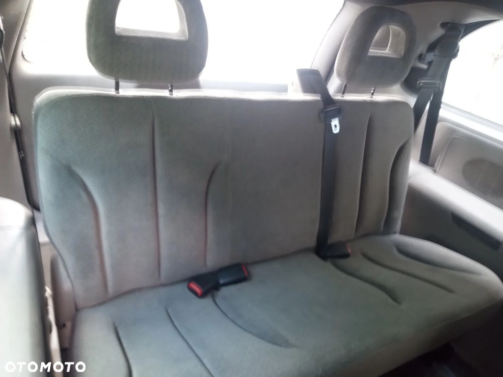 Chrysler Grand Voyager 3.3L LX - 18