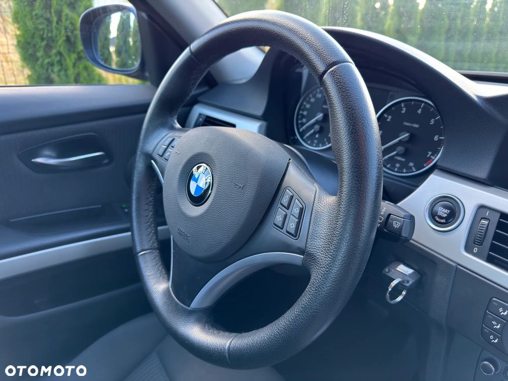 BMW Seria 3 320i Edition Sport - 24