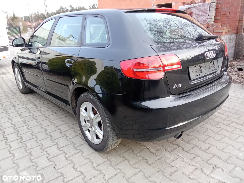 Audi A3 Sportback 1.6 TDI DPF Ambiente - 4