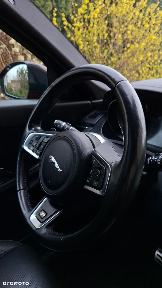 Jaguar E-Pace D150 AWD R-Dynamic S - 28