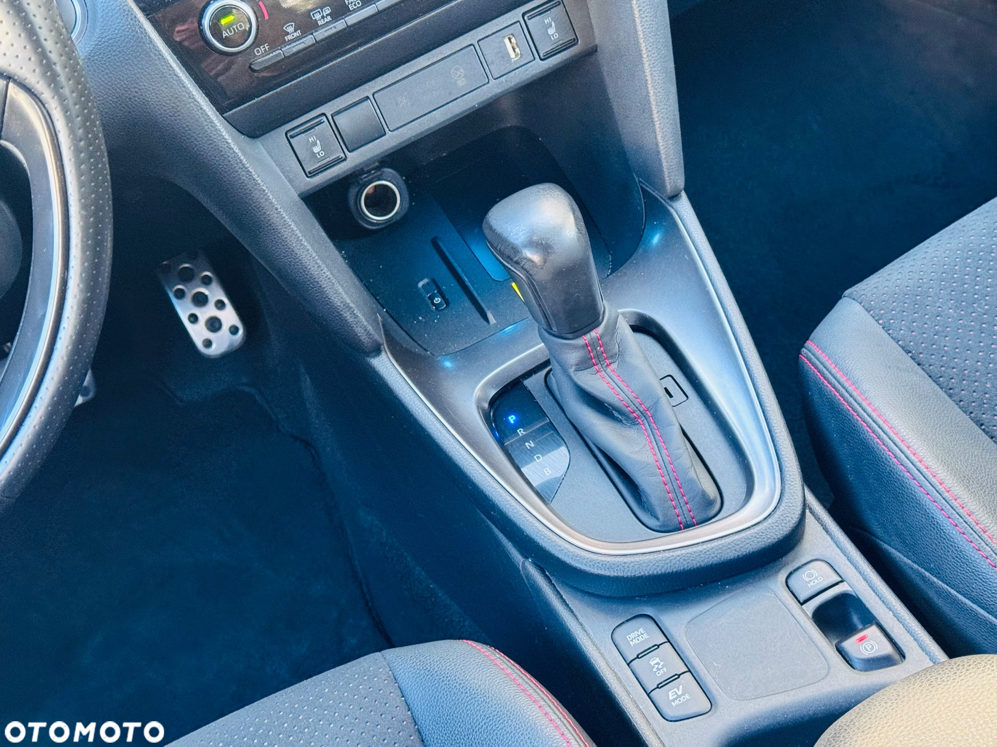 Toyota Yaris Cross Hybrid 1.5 GR Sport - 35
