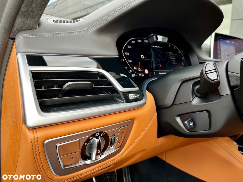 BMW Seria 7 M760Li xDrive - 16