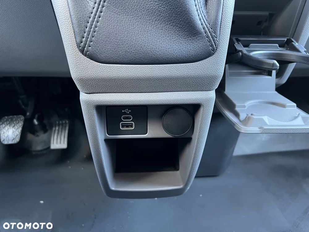 Volkswagen Caravelle - 21