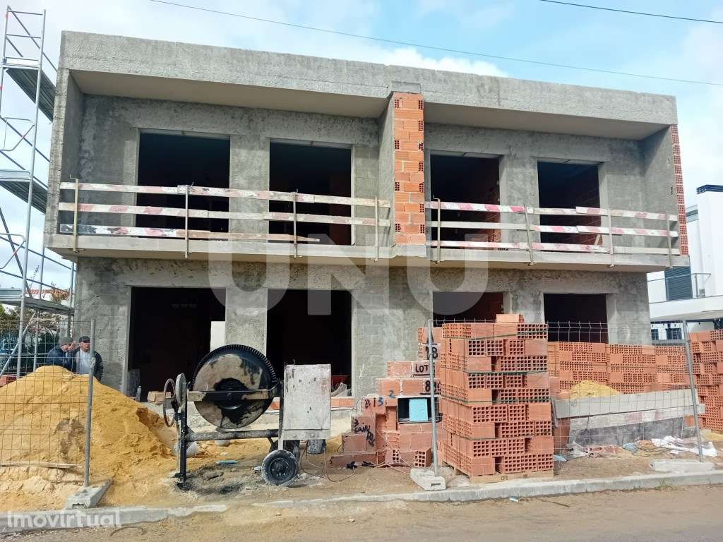 Moradia com Piscina - Grande imagem: 3/9