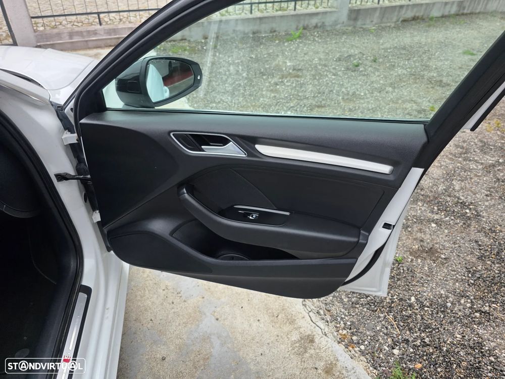 Audi A3 1.6 TDI S-line - 38