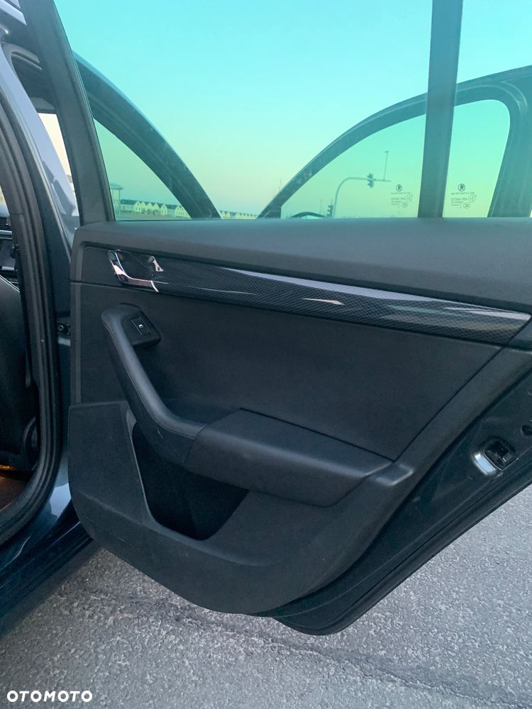 Skoda Octavia 2.0 TDI RS DSG - 28