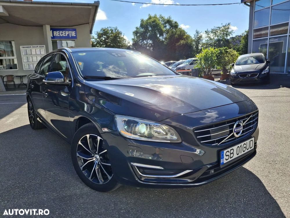 Volvo V60 D6 Plug-In-Hybrid AWD Geartronic Summum - 3