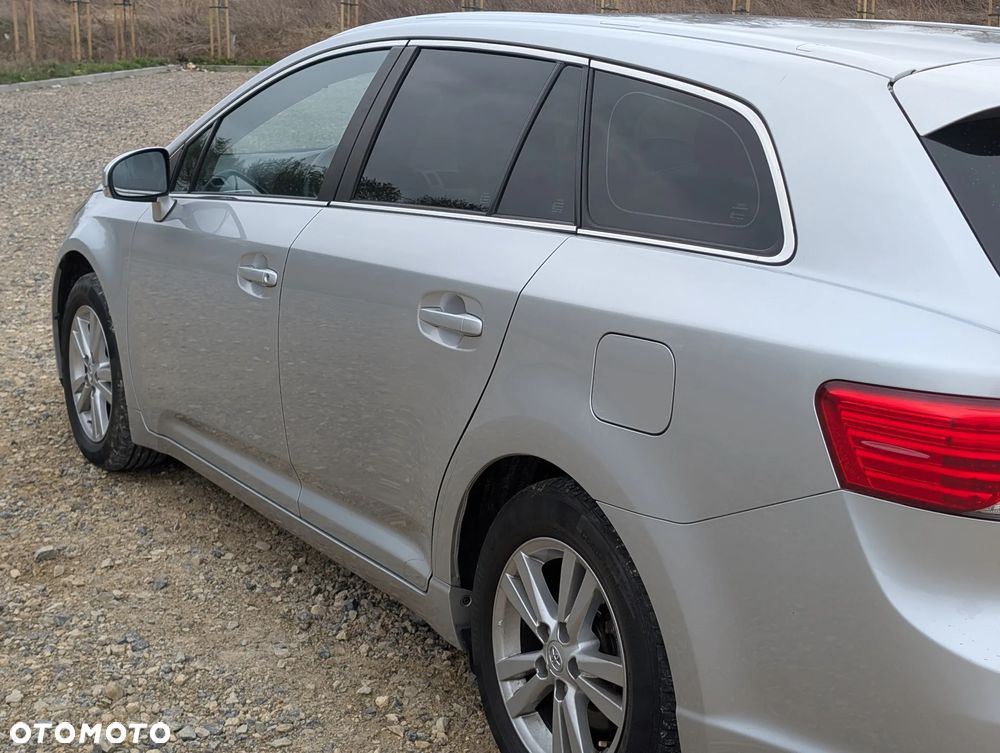 Toyota Avensis 1.8 Premium EU5 - 12