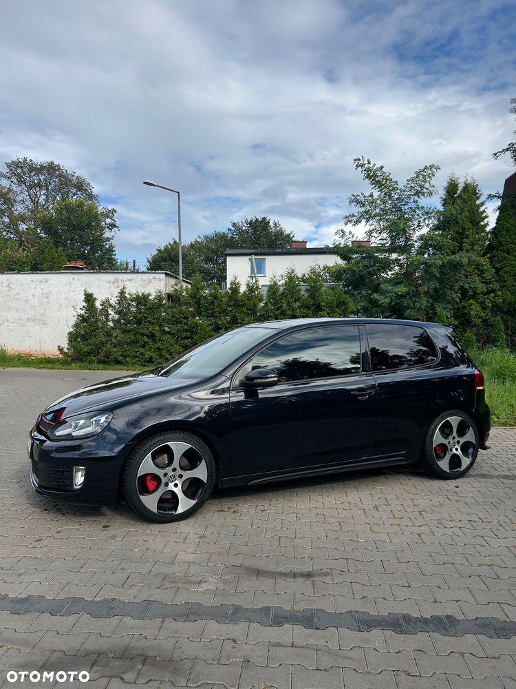 Volkswagen Golf - 1