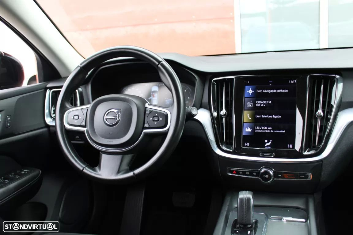 Volvo V60 2.0 B4 Momentum Core Geartronic - 19