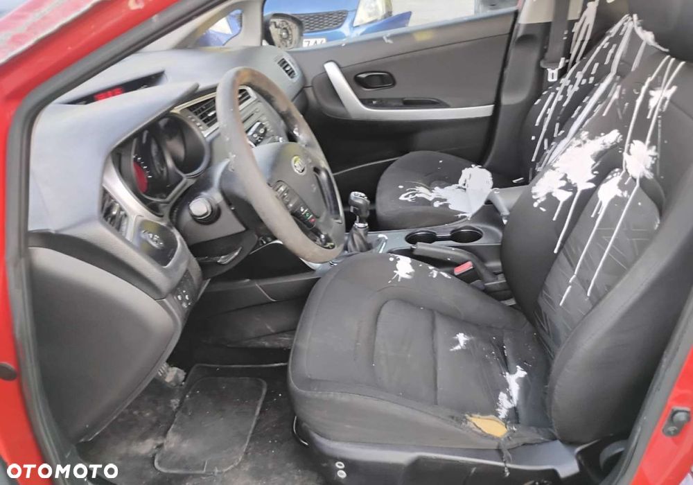 Kia Ceed - 8