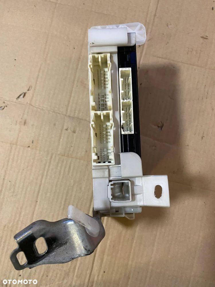 Sterownik moduł komfortu BSI Toyota Yaris III 2018 1.0b OE - 2