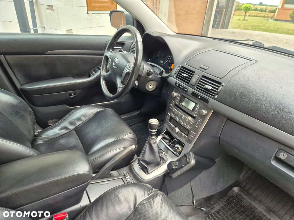 Toyota Avensis 2.2 D-CAT Sol plus NAVI - 27