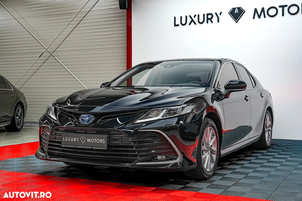Toyota Camry Luxury - 15