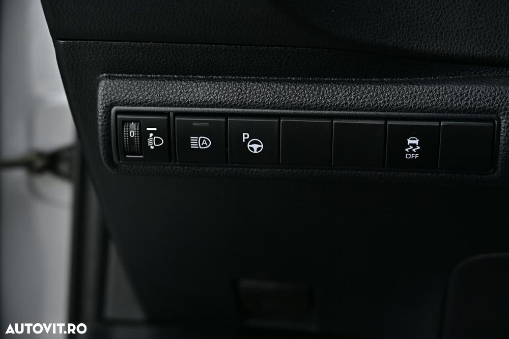 Toyota Corolla 1.8 Hybrid Business Edition - 31