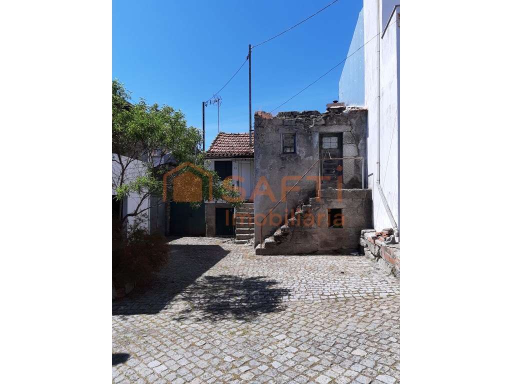 VISEU - NELAS - CASA EM PEDRA PARA RECUPERAR EM CANAS DE SENHORIM -... - Grande imagem: 4/6