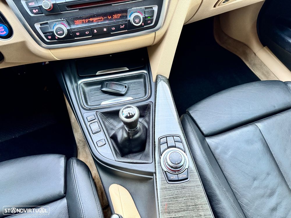 BMW 320 d DPF Blue Performance Edition Sport - 36