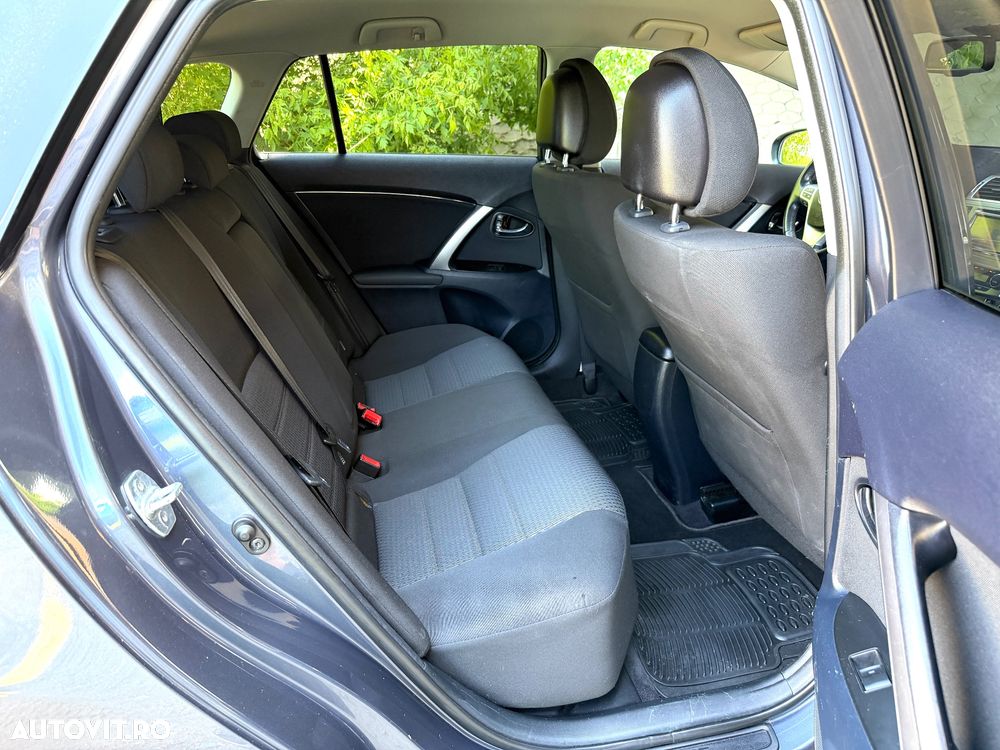 Toyota Avensis 2.0 D-4D Edition - 11