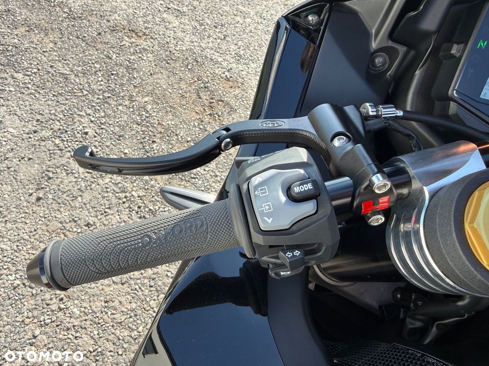 Suzuki GSX-R - 24