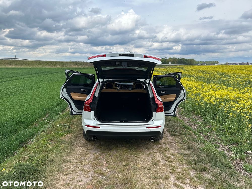 Volvo XC 60 T5 AWD Geartronic Momentum - 32