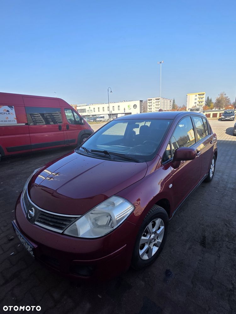 Nissan Tiida - 1