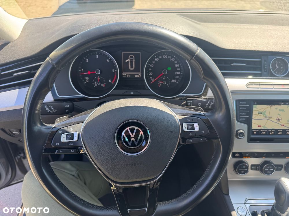 Volkswagen Passat 2.0 TDI SCR DSG Trendline - 40