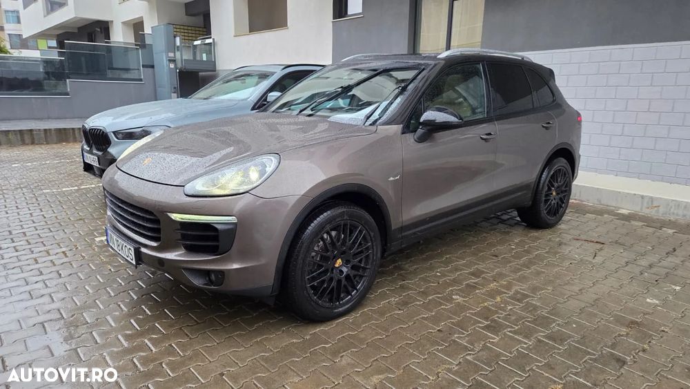 Porsche Cayenne 3.0 L - 4