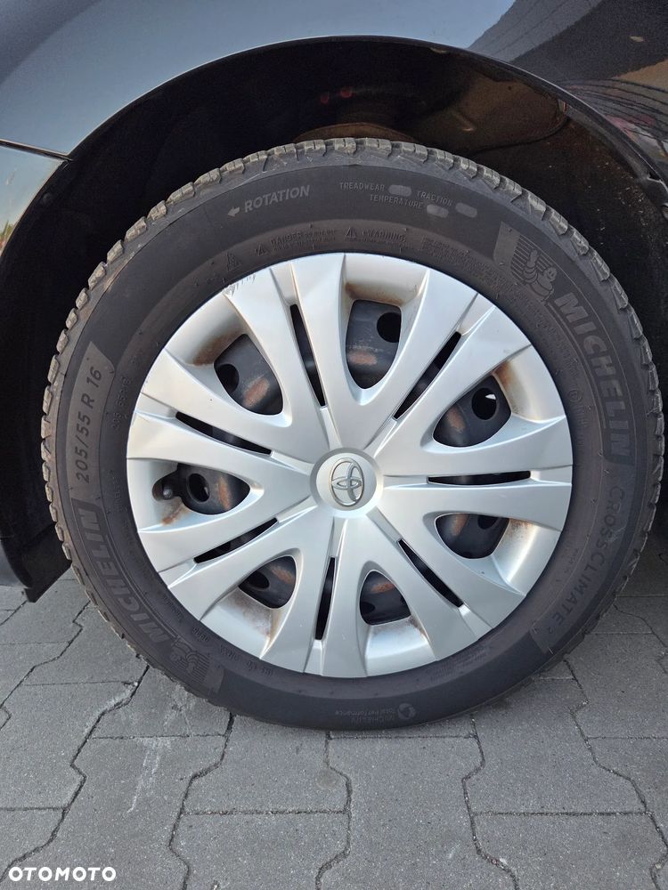 Toyota Auris 1.33 VVT-i Premium + - 17