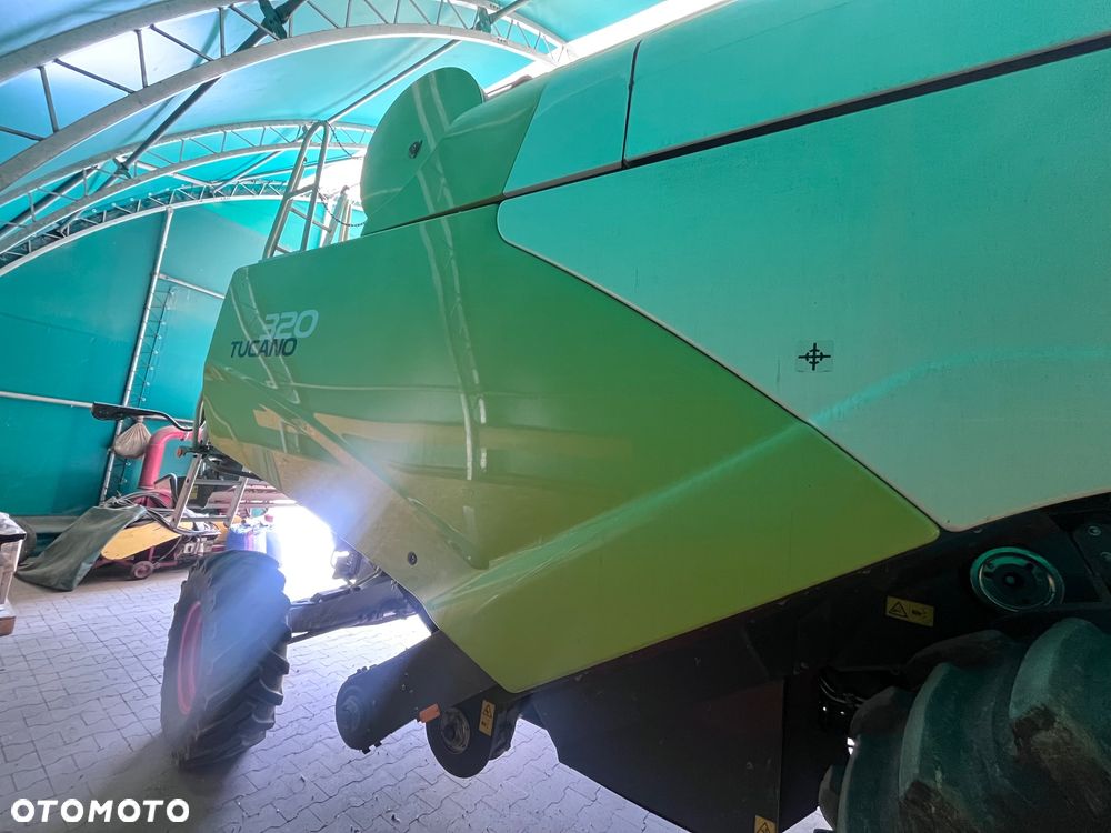 Claas Tucano 320 - 18