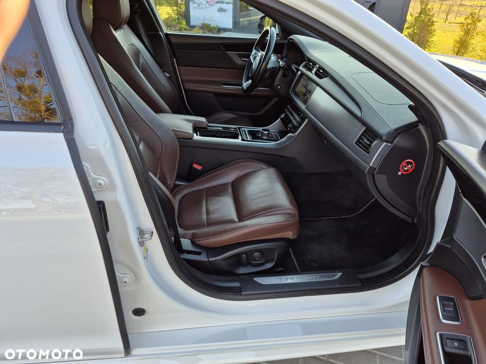 Jaguar XF 2.0 i4D AWD Prestige - 12