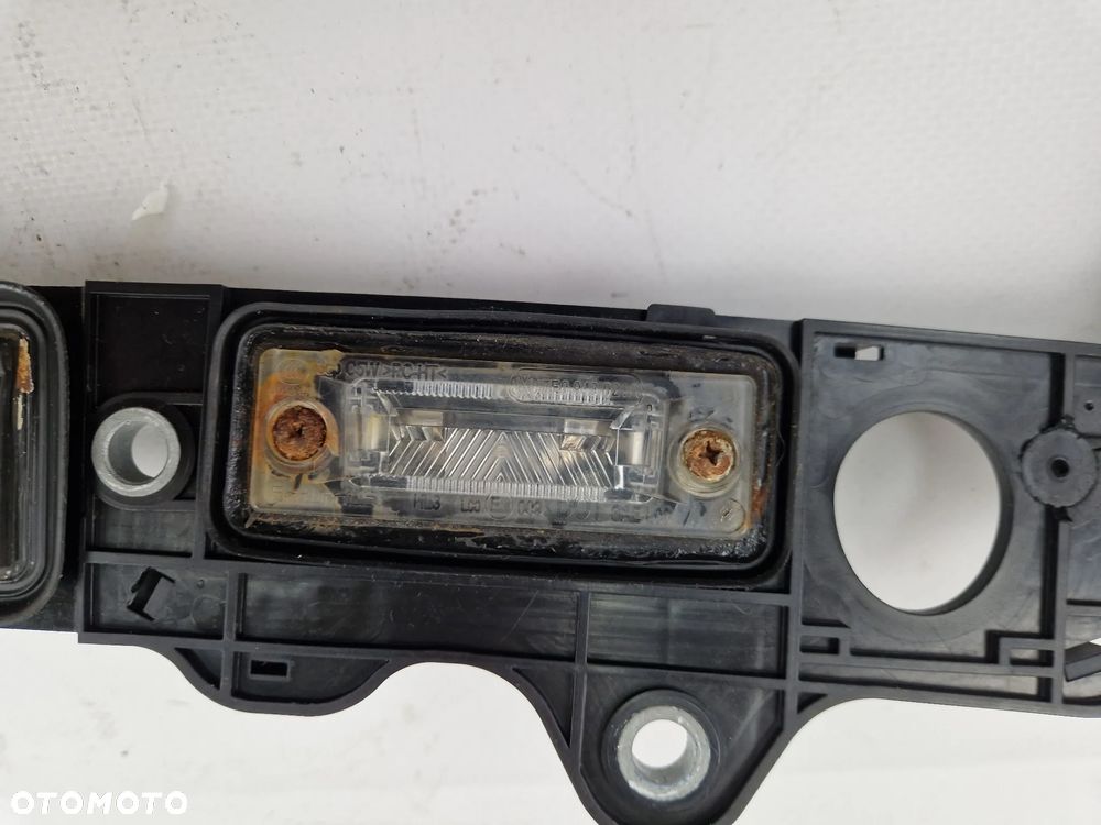 Listwa lampki oświetlenie tablicy rejestracyjnej VW Touran I - 4