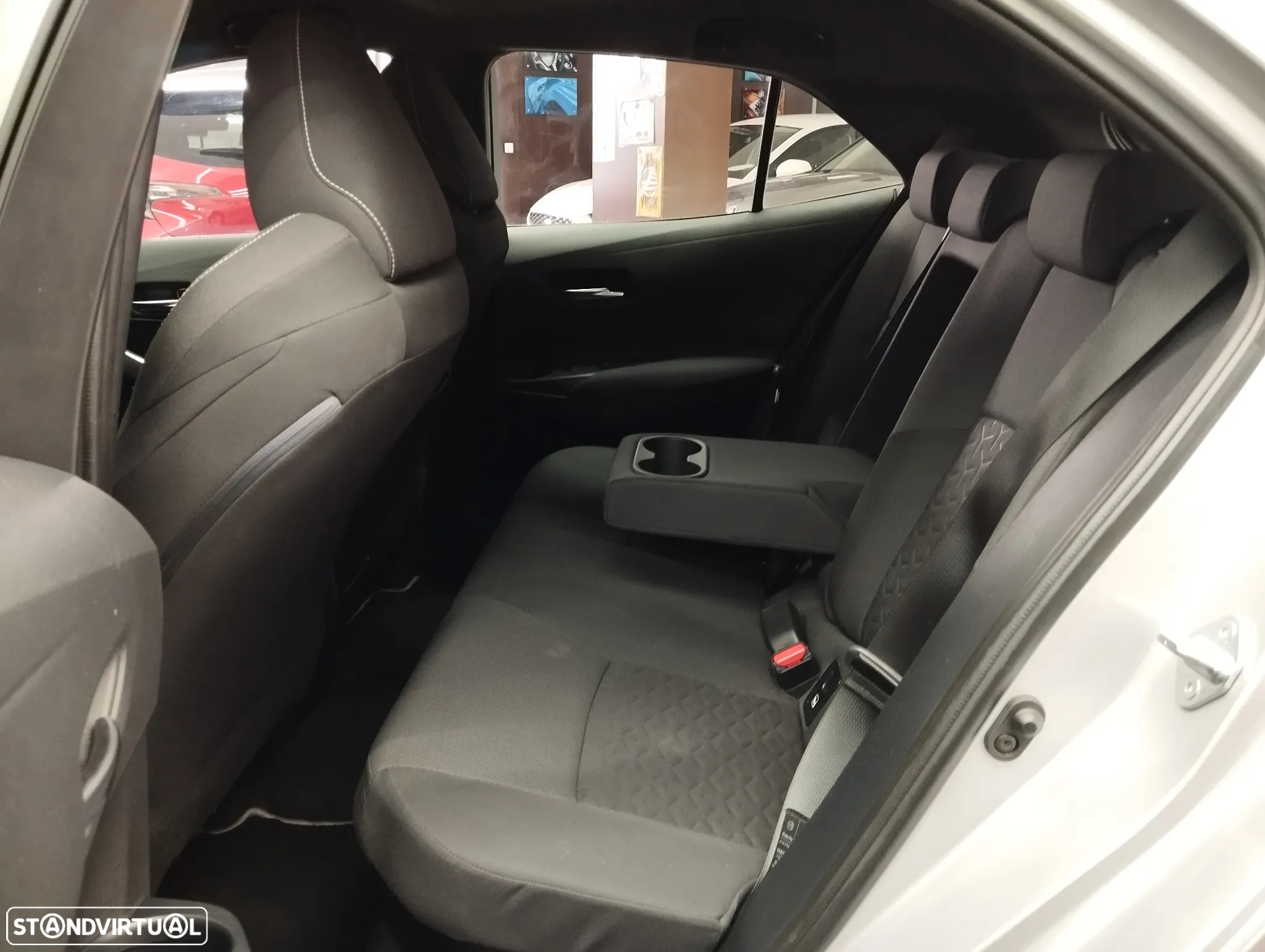 Toyota Corolla 1.8 Hybrid Comfort - 12
