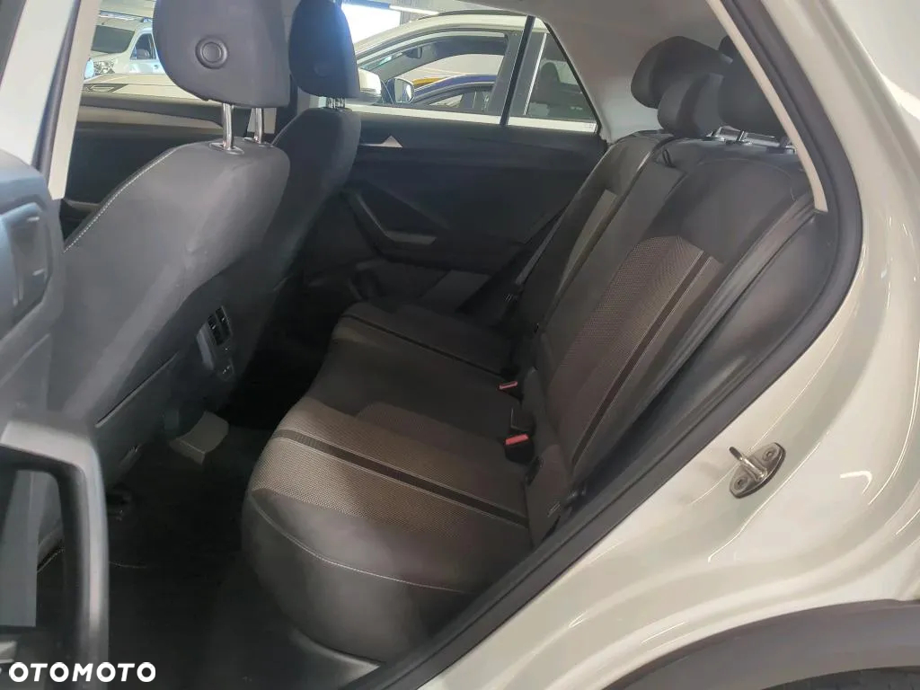 Volkswagen T-Roc - 9