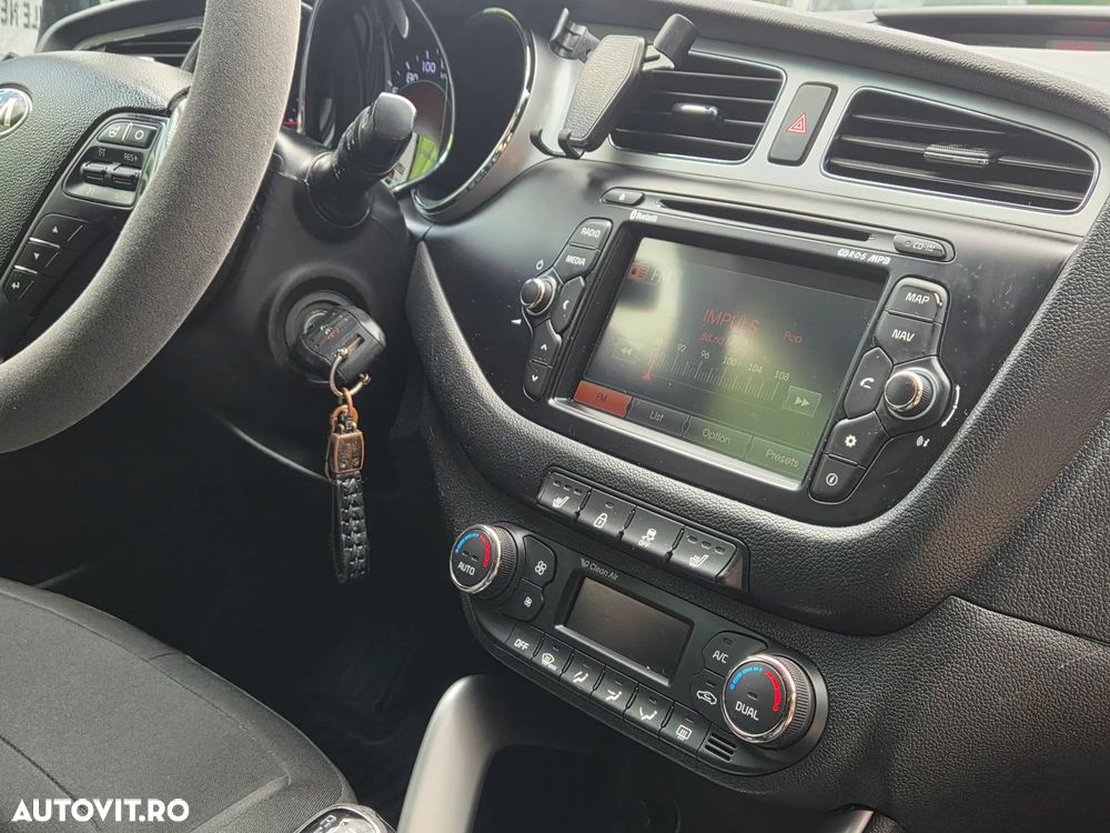 Kia Ceed 1.6 CRDi 128 Fifa World Cup Edition - 8