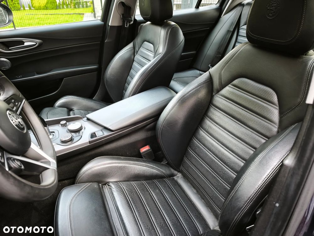 Alfa Romeo Giulia 2.0 Turbo 16V AT8-Q4 Veloce Ti - 15