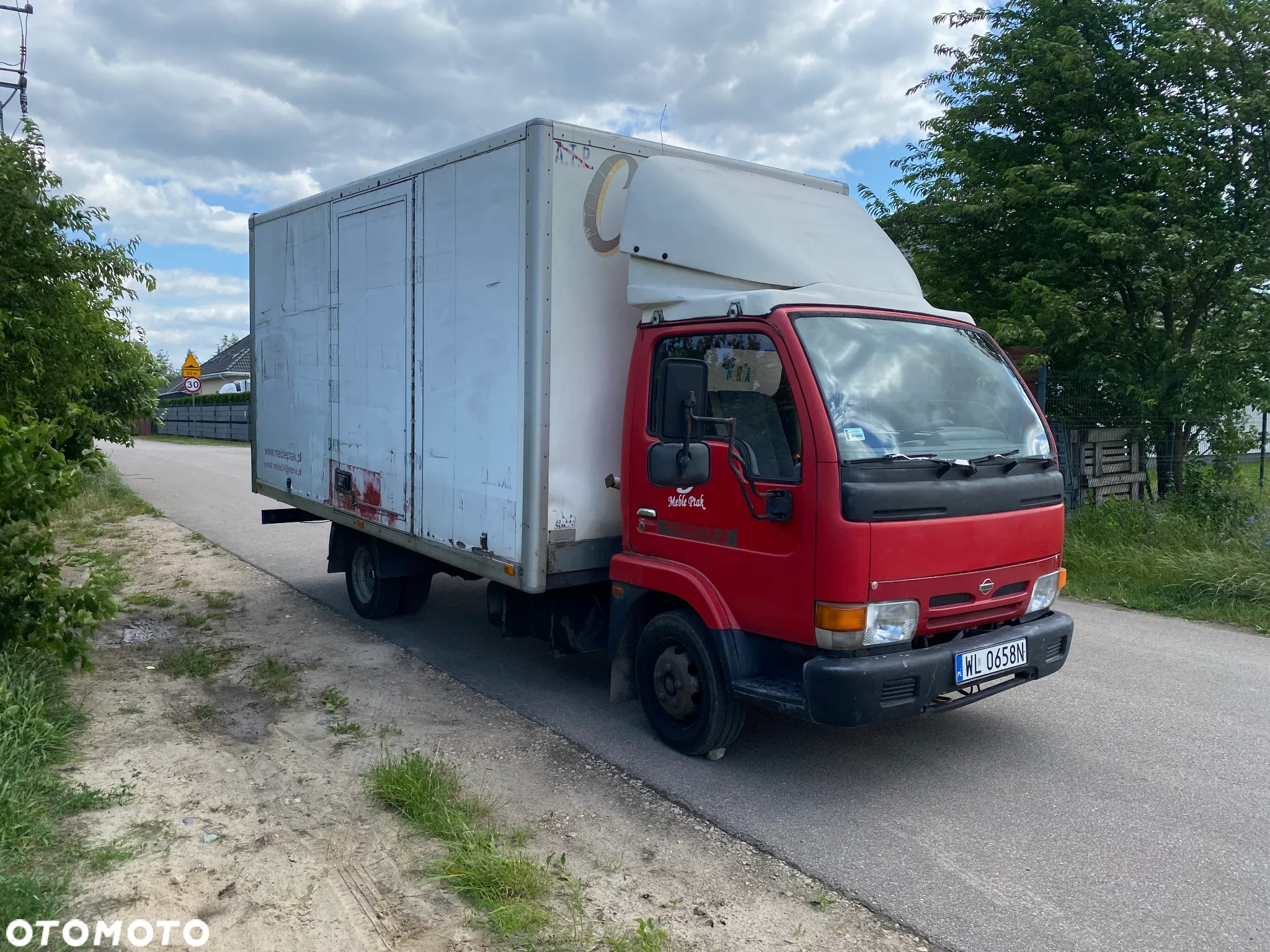 Nissan CABSTAR - 4