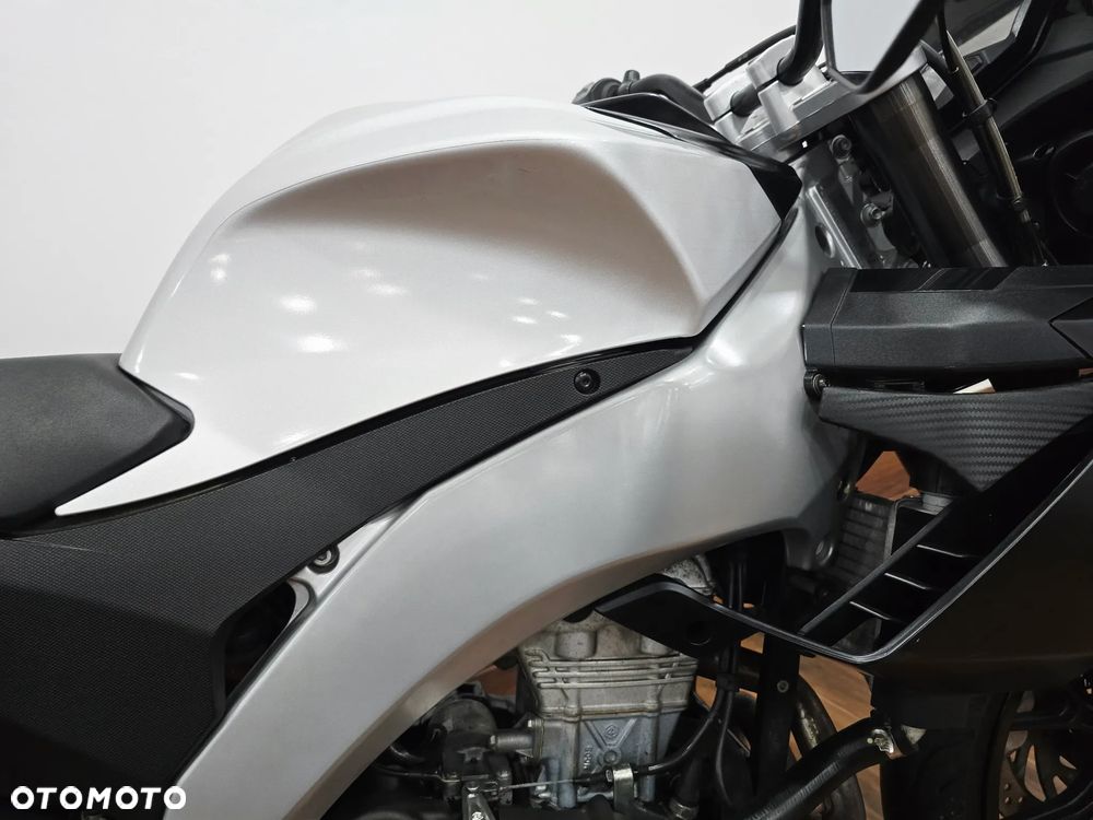 Aprilia Tuono - 12