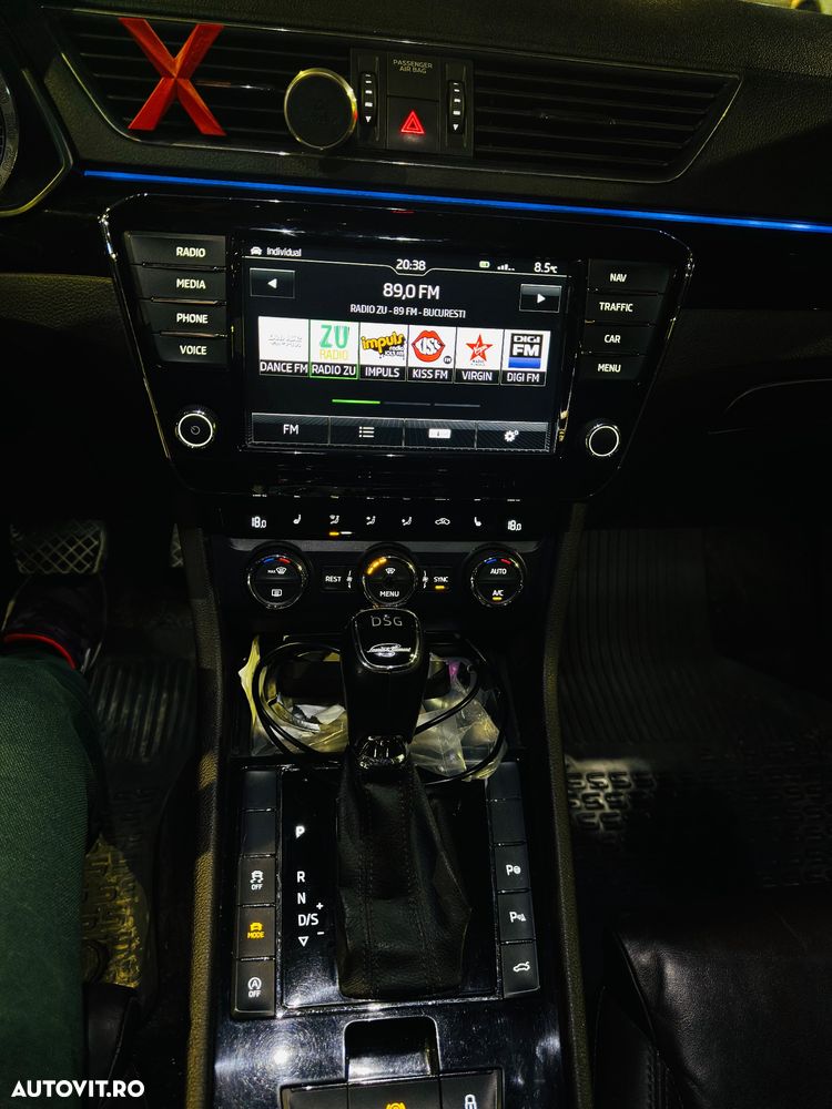 Skoda Superb 2.0 TDI DSG Laurin & Klement - 12
