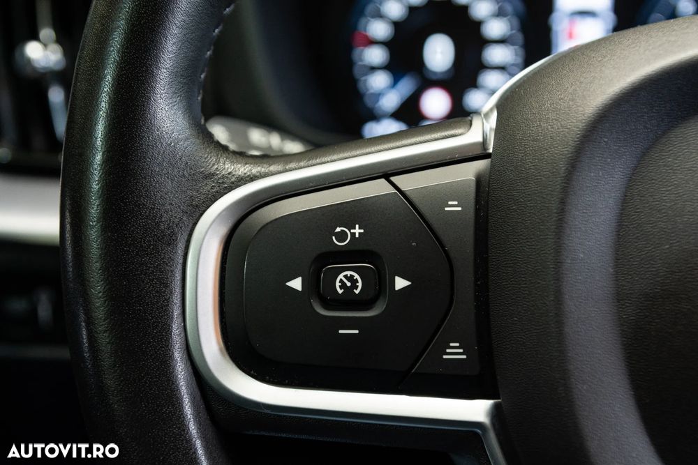Volvo XC 60 D4 Momentum - 22