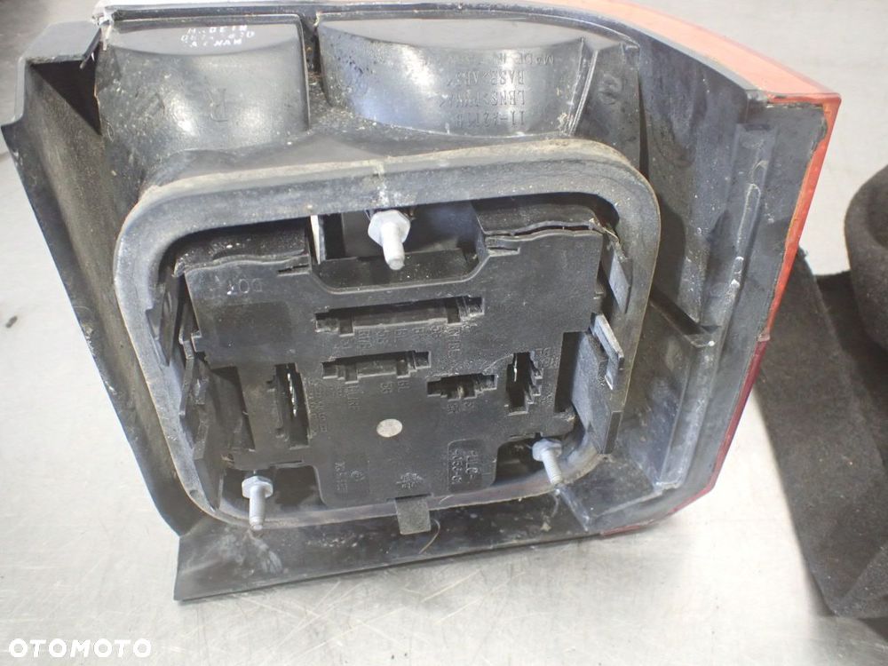 LAMPA PRAWA TYLNA VOLKSWAGEN T4 1.9TD 11-A211B - 2