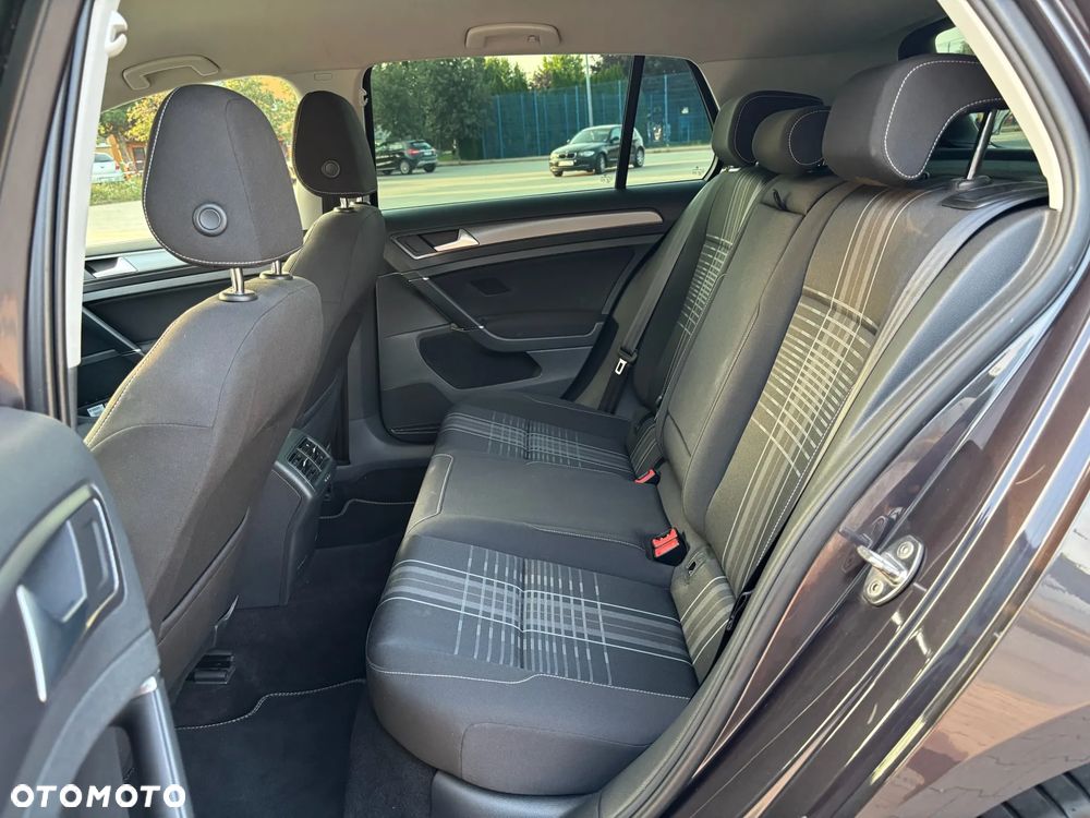 Volkswagen Golf 1.6 TDI BlueMotion Technology Lounge - 21