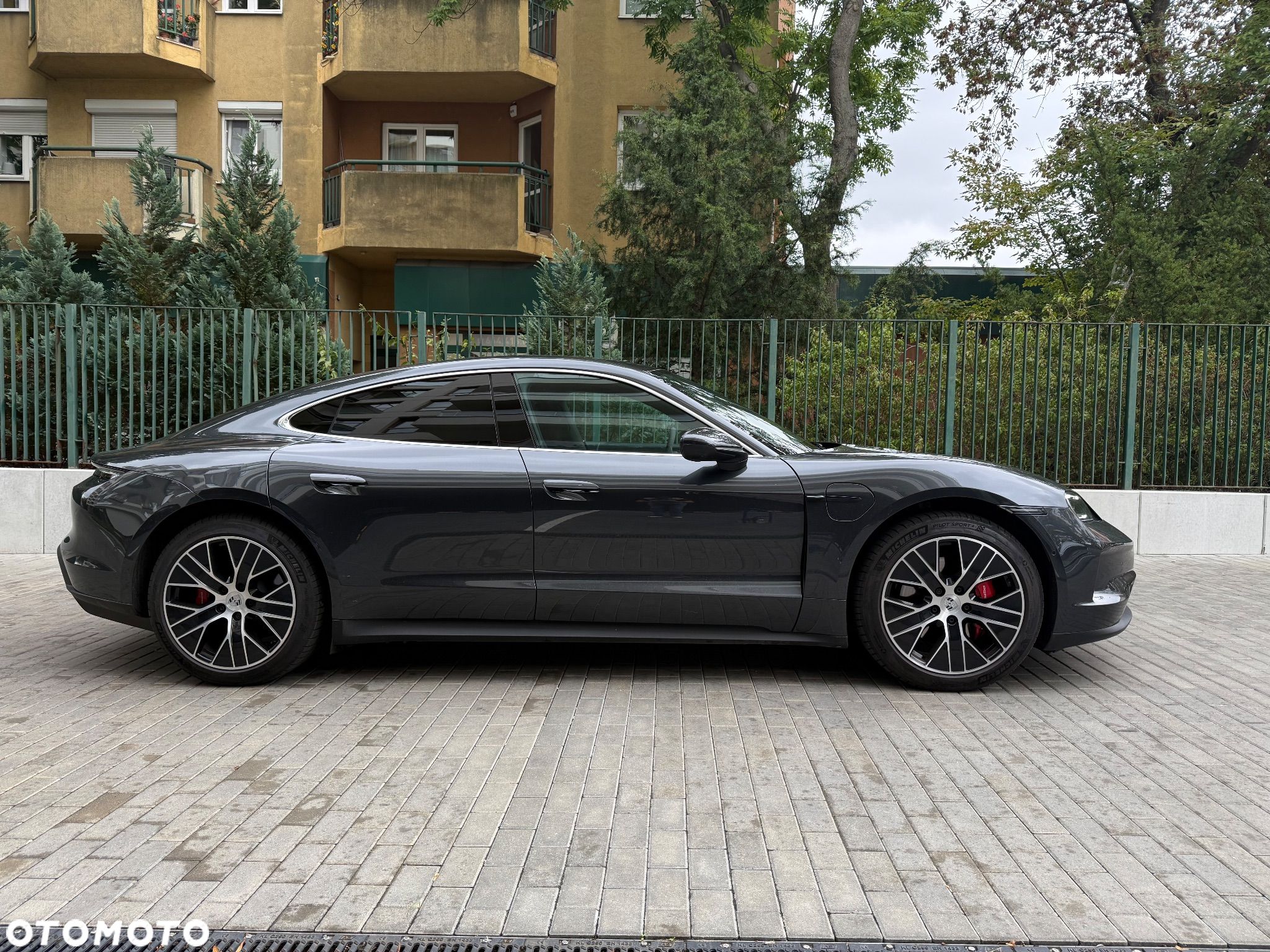 Porsche Taycan - 1